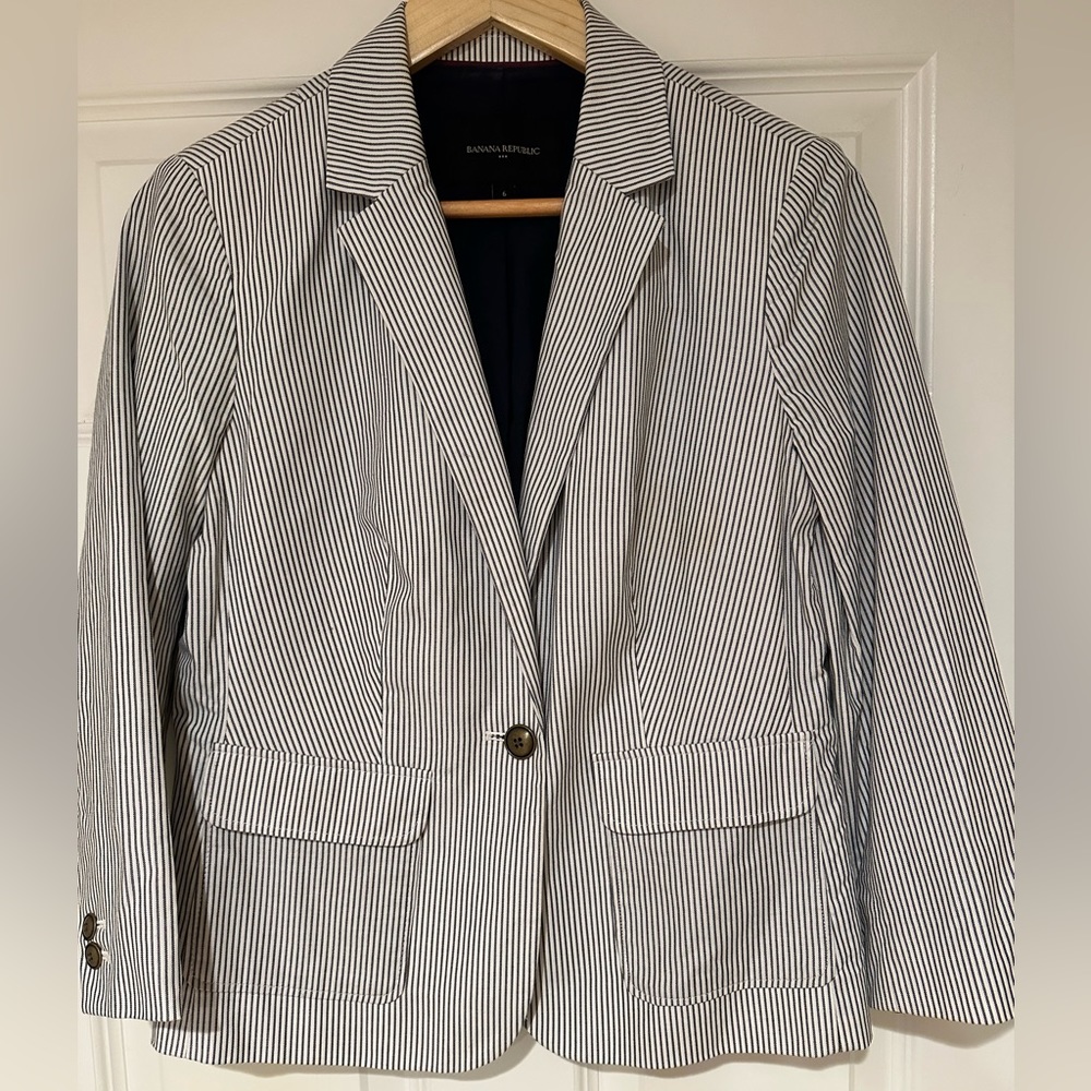 Banana Republic Factory Women’s Blazer. Size 6. Like new!